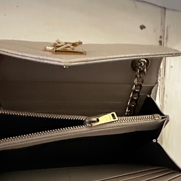 Yves Saint Laurent Beige Quilted Leather Wallet - Picture 3 of 3